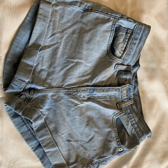 Levi’s mom shorts - Picture 3 of 3